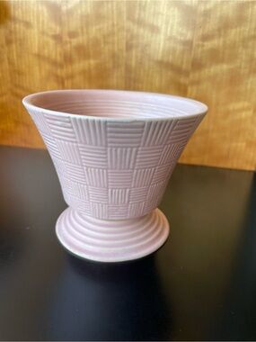 Vintage pink Shawnee Kenwood ceramic planter